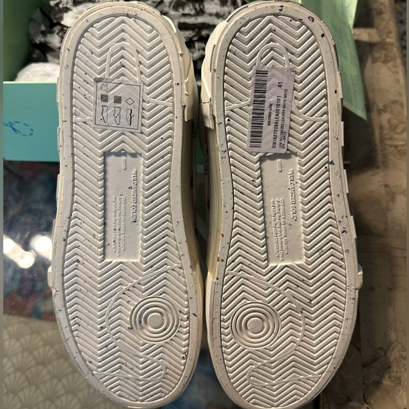 *SOLD* NEW Authentic Off-White Low Vulcanized Leather Sneakers - Picture 2 of 9